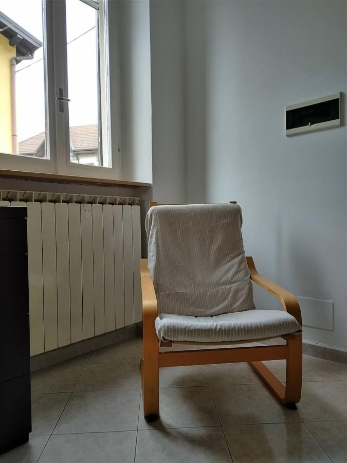 Appartamento La Casa Dei Nonni Malnate Екстериор снимка