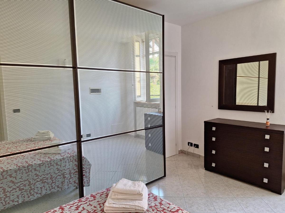 Appartamento La Casa Dei Nonni Malnate Екстериор снимка