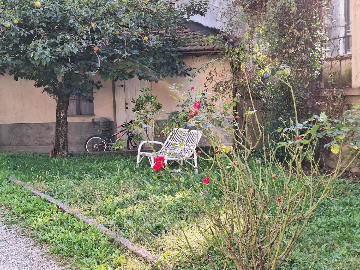 Appartamento La Casa Dei Nonni Malnate Екстериор снимка