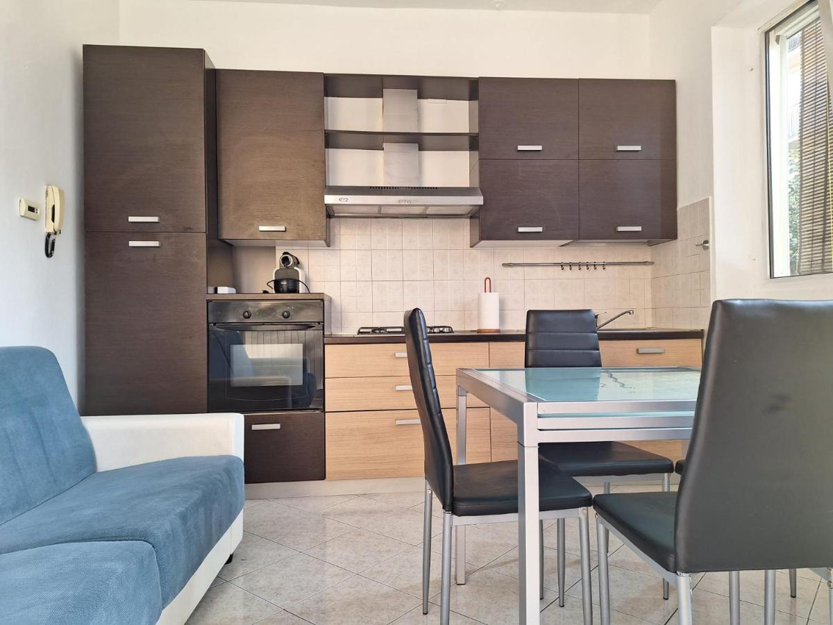 Appartamento La Casa Dei Nonni Malnate Екстериор снимка