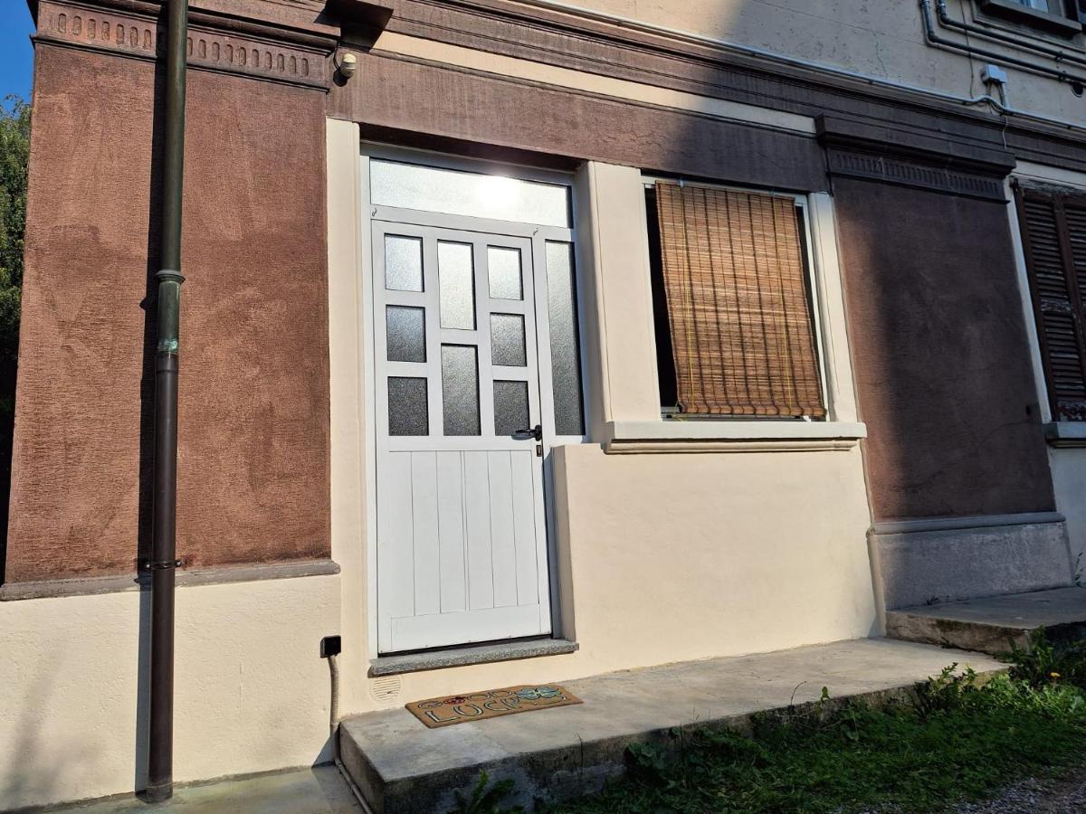Appartamento La Casa Dei Nonni Malnate Екстериор снимка